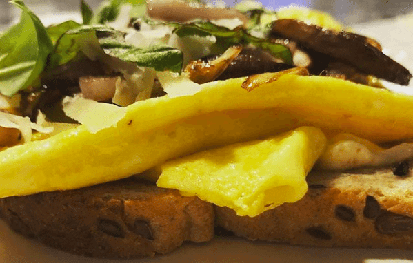 Egg Sandwich with Mushrooms and Shallots
